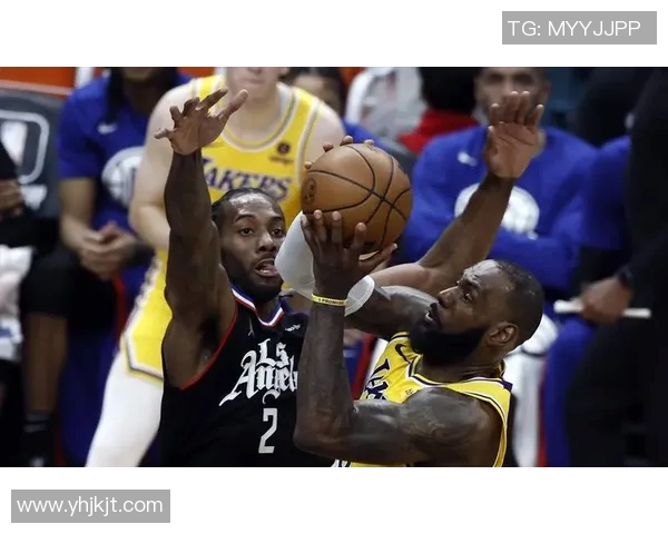 湖人痛失主场优势，快船再下一城：洛杉矶德比激战正酣
